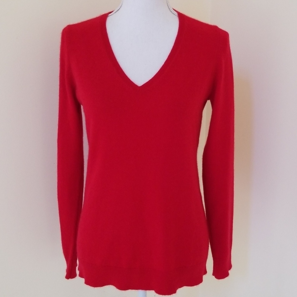 ANN TAYLOR Size M Red Cashmere V Neck Sweater